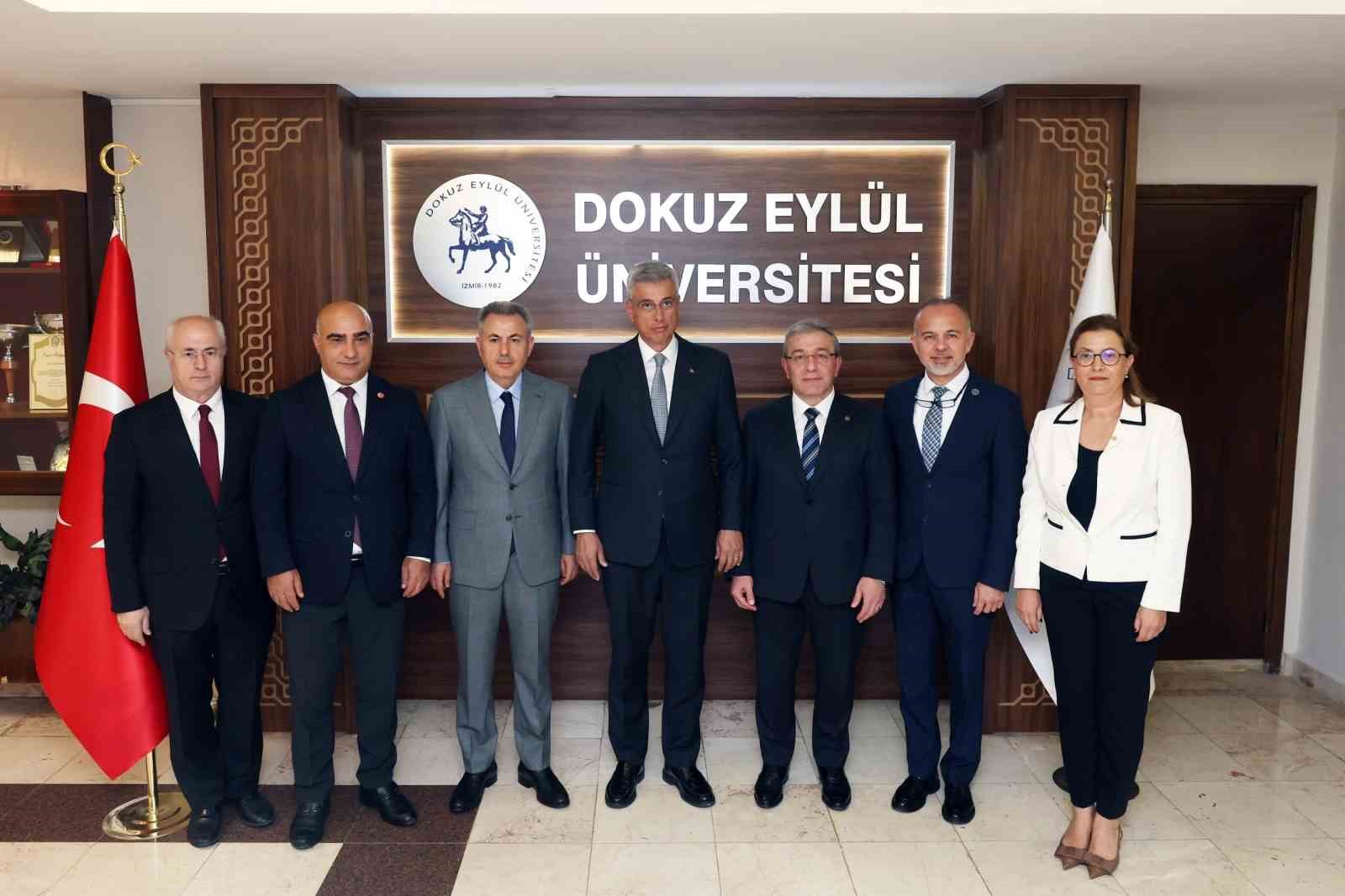 Bakan Memişoğlu’ndan İzmir’de akademik buluşma 5 bakan memisoglundan izmirde akademik bulusma 1 phwOTTLu