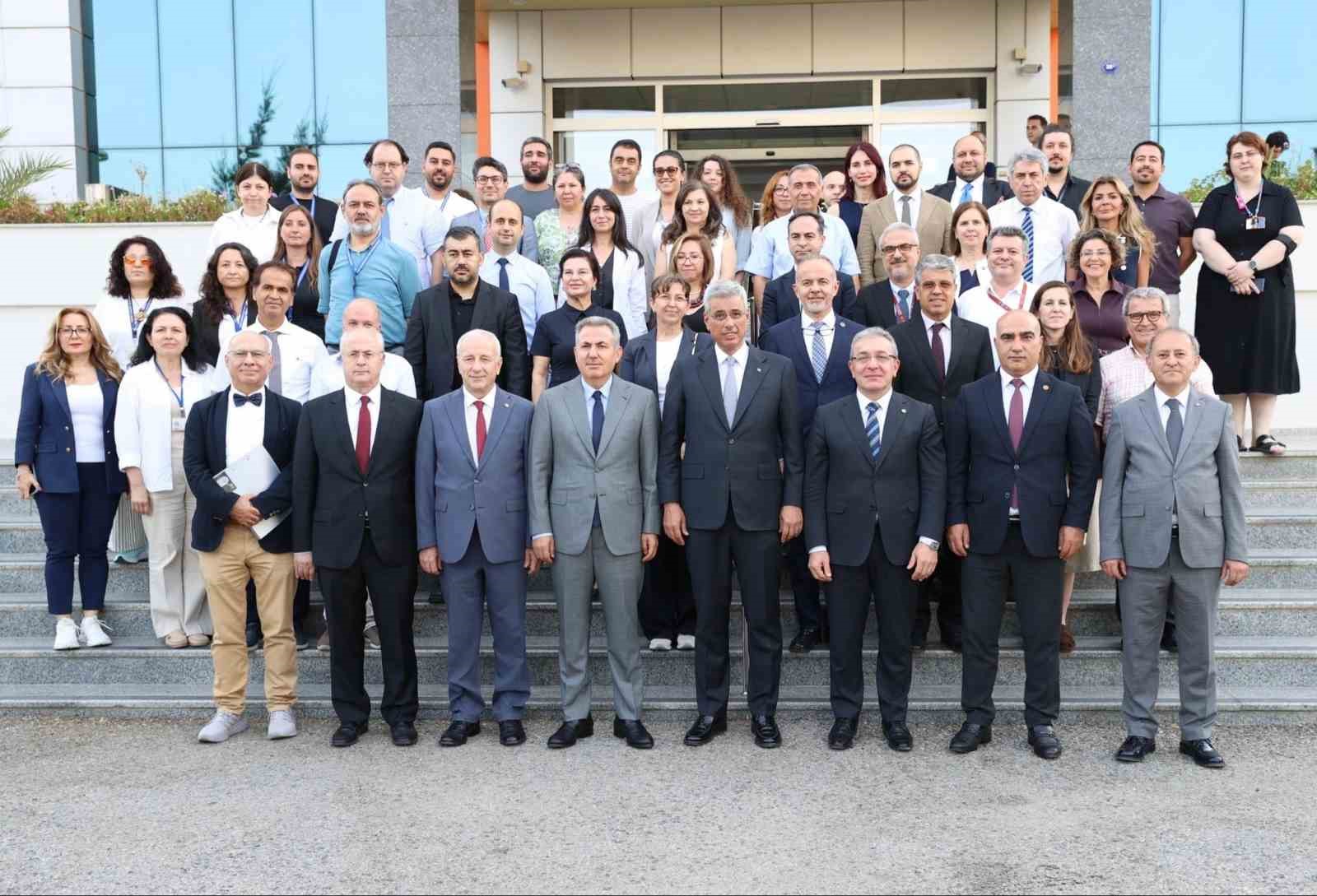 Bakan Memişoğlu’ndan İzmir’de akademik buluşma 6 bakan memisoglundan izmirde akademik bulusma 2 pwWrLq7F