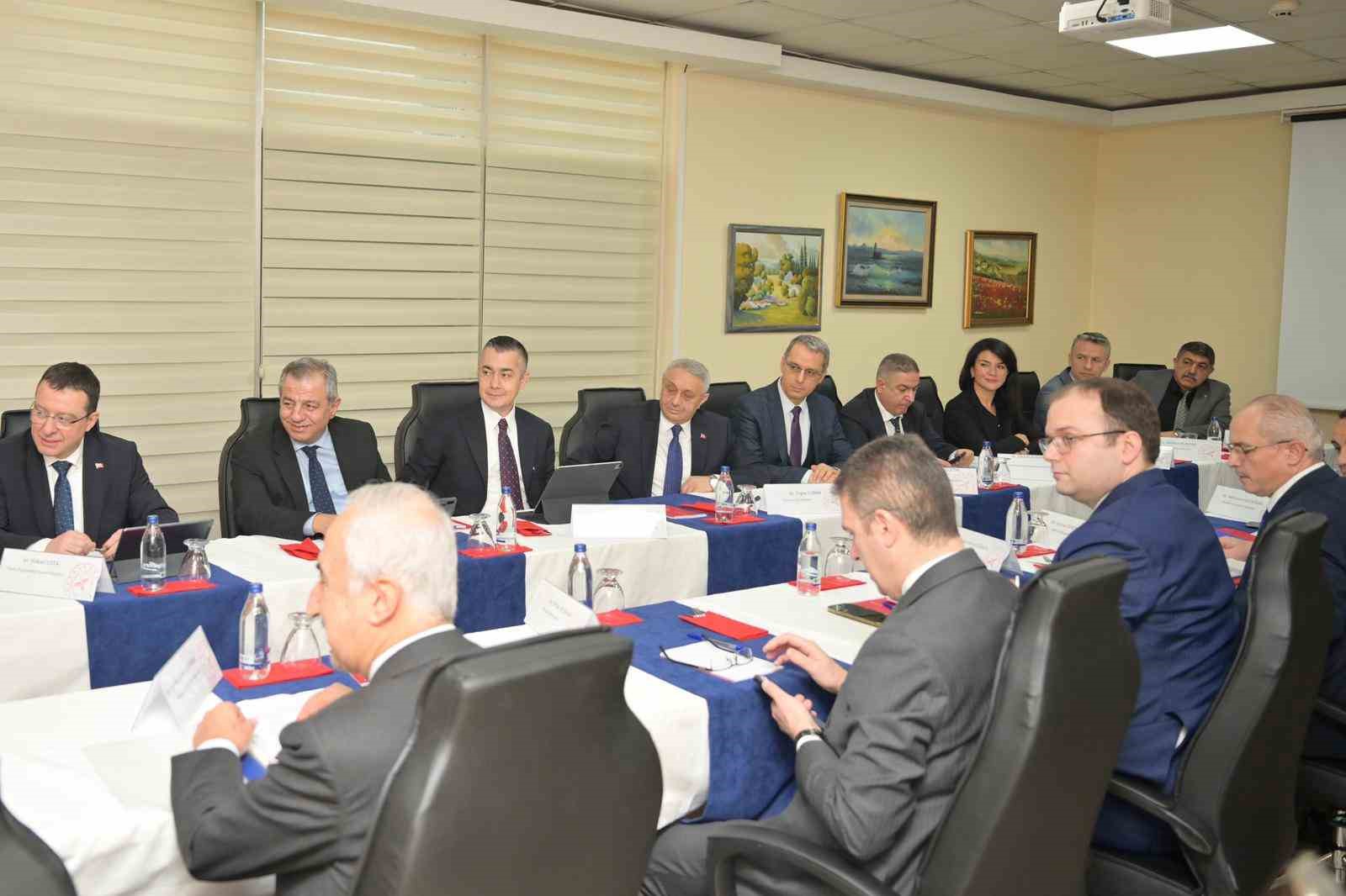 Bakan Memişoğlu’nun katıldığı toplantıda Esenyurt’taki sağlık yatırımları ele alındı 6 bakan memisoglunun katildigi toplantida esenyurttaki saglik yatirimlari ele alindi 2 EaTuzwOs