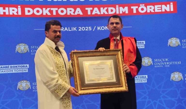 bakan-murat-kuruma-mezun-oldugu-selcuk-universitesinden-fahri-doktora-chc7wa28.jpg