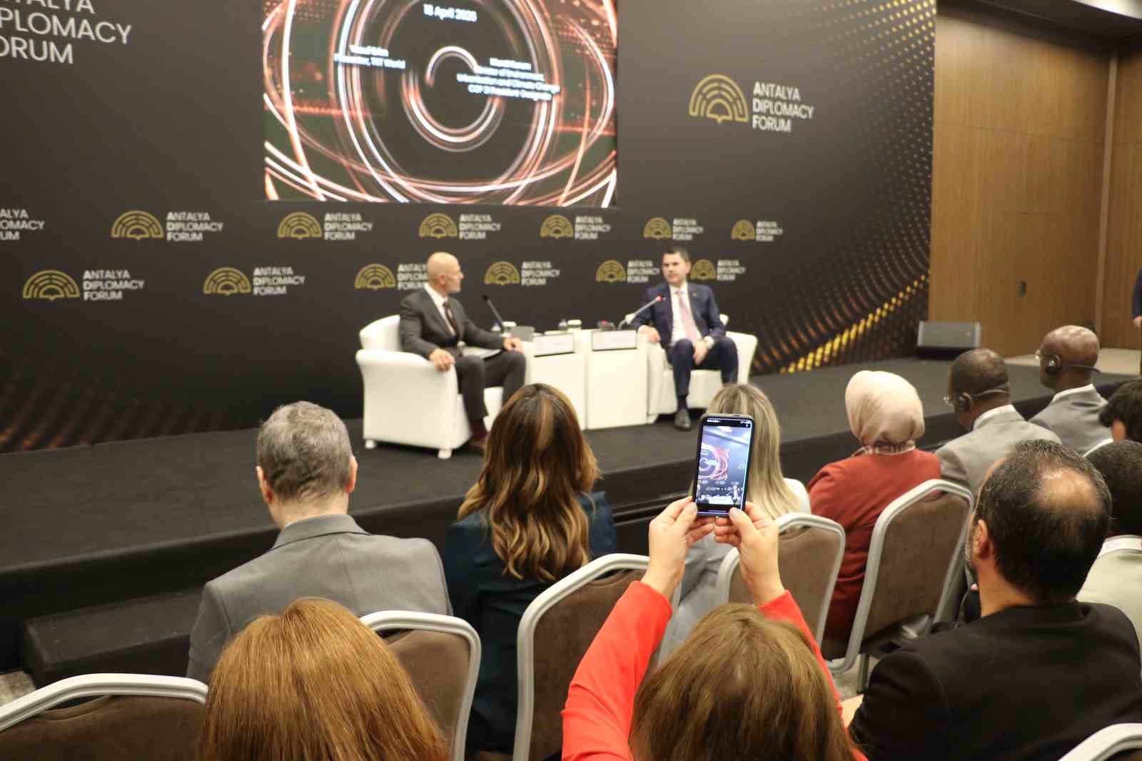 bakan murat kurumdan yeniden insa icin turkiyeden kuresel seferberlik mesaji 3 TCvUSqfl