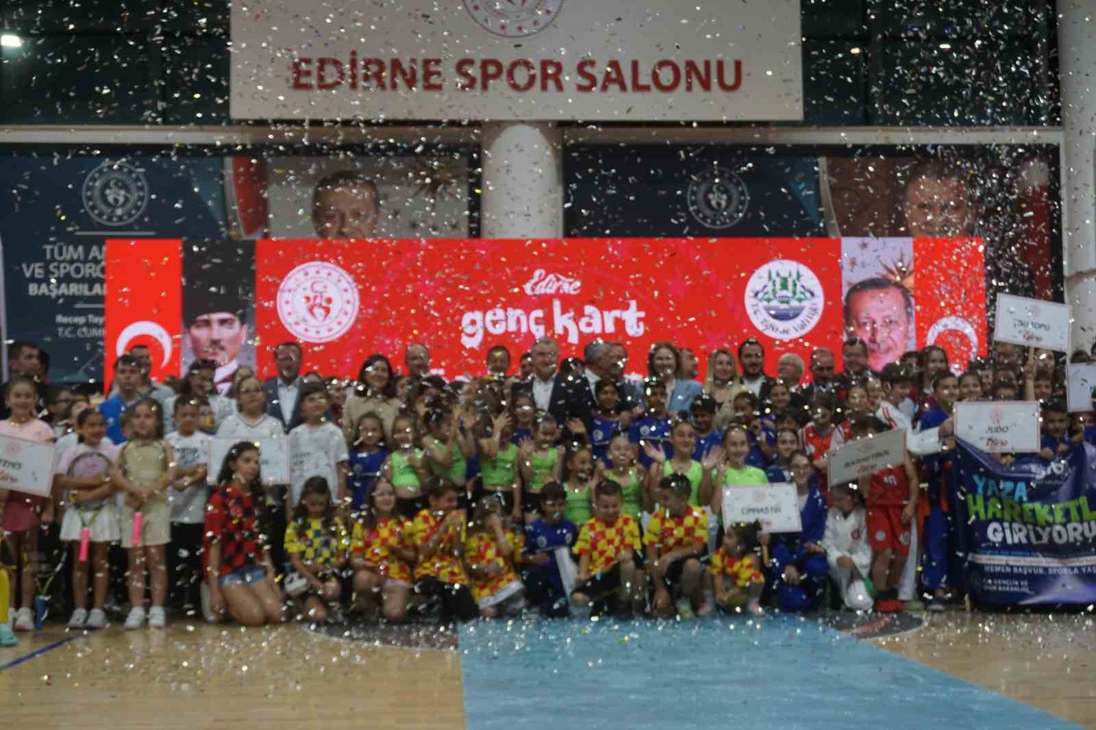 Bakan Osman Aşkın Bak: "En büyük hedefimiz gençleri spora yönlendirerek kötü alışkanlıklardan uzak tutmak" 8 bakan osman askin bak en buyuk hedefimiz gencleri spora yonlendirerek kotu aliskanliklardan uzak tutmak MVDYsWPK