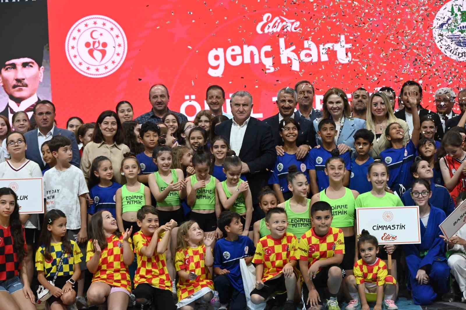 Bakan Osman Aşkın Bak: "En büyük hedefimiz gençleri spora yönlendirerek kötü alışkanlıklardan uzak tutmak" 5 bakan osman askin bak en buyuk hedefimiz gencleri spora yonlendirerek kotu aliskanliklardan uzak tutmak