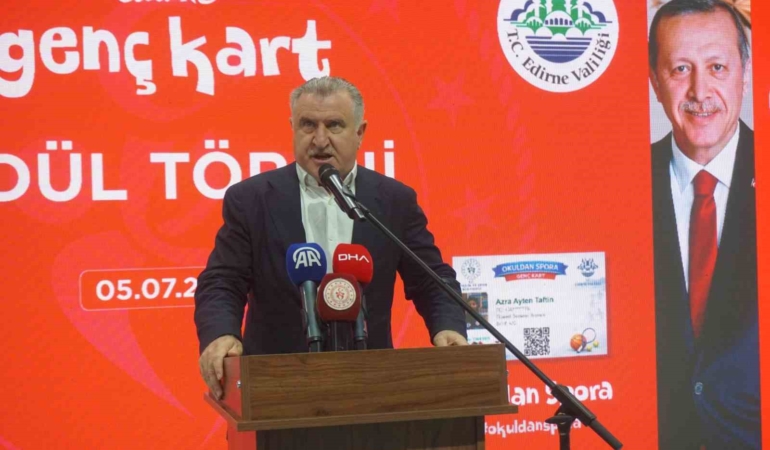 bakan-osman-askin-bak-en-buyuk-hedefimiz-gencleri-spora-yonlendirerek-kotu-aliskanliklardan-uzak-tutmak-gACKBtCz.jpg