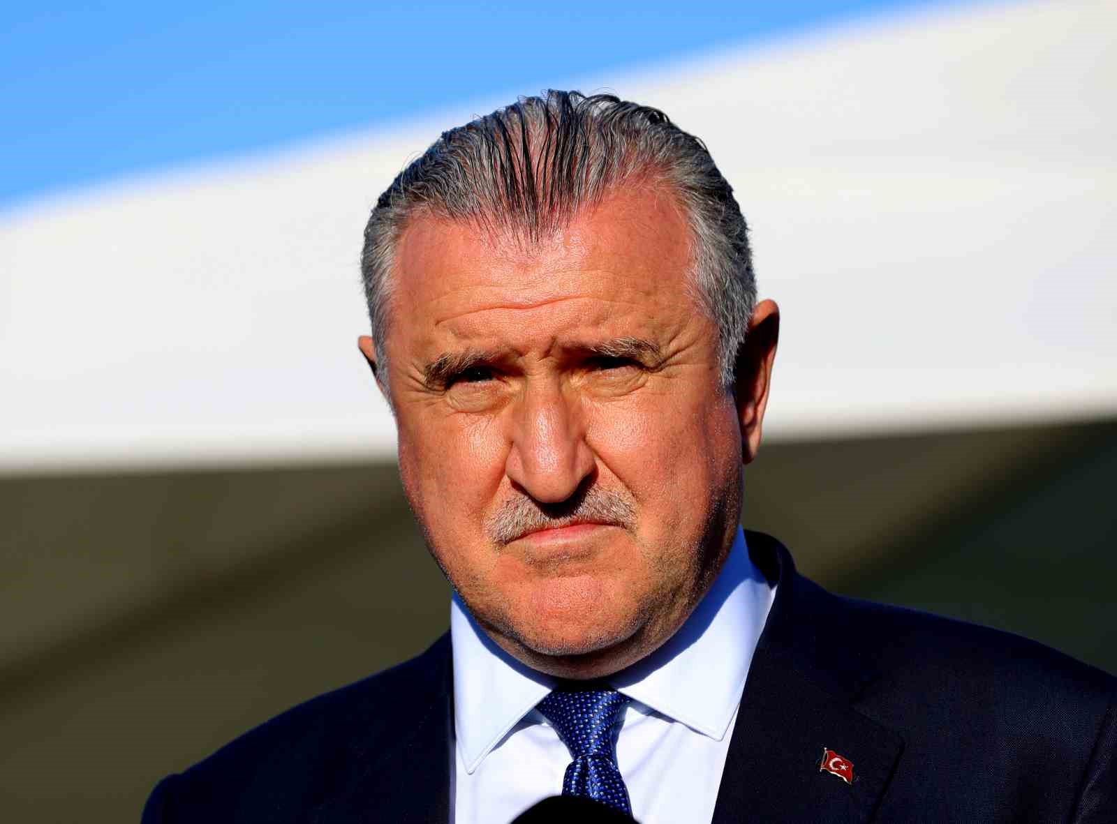 Bakan Osman Aşkın Bak: "Milli takımımız Dünya Kupası’nda çok iyi işler yapacak" 4 bakan osman askin bak milli takimimiz dunya kupasinda cok iyi isler yapacak 0
