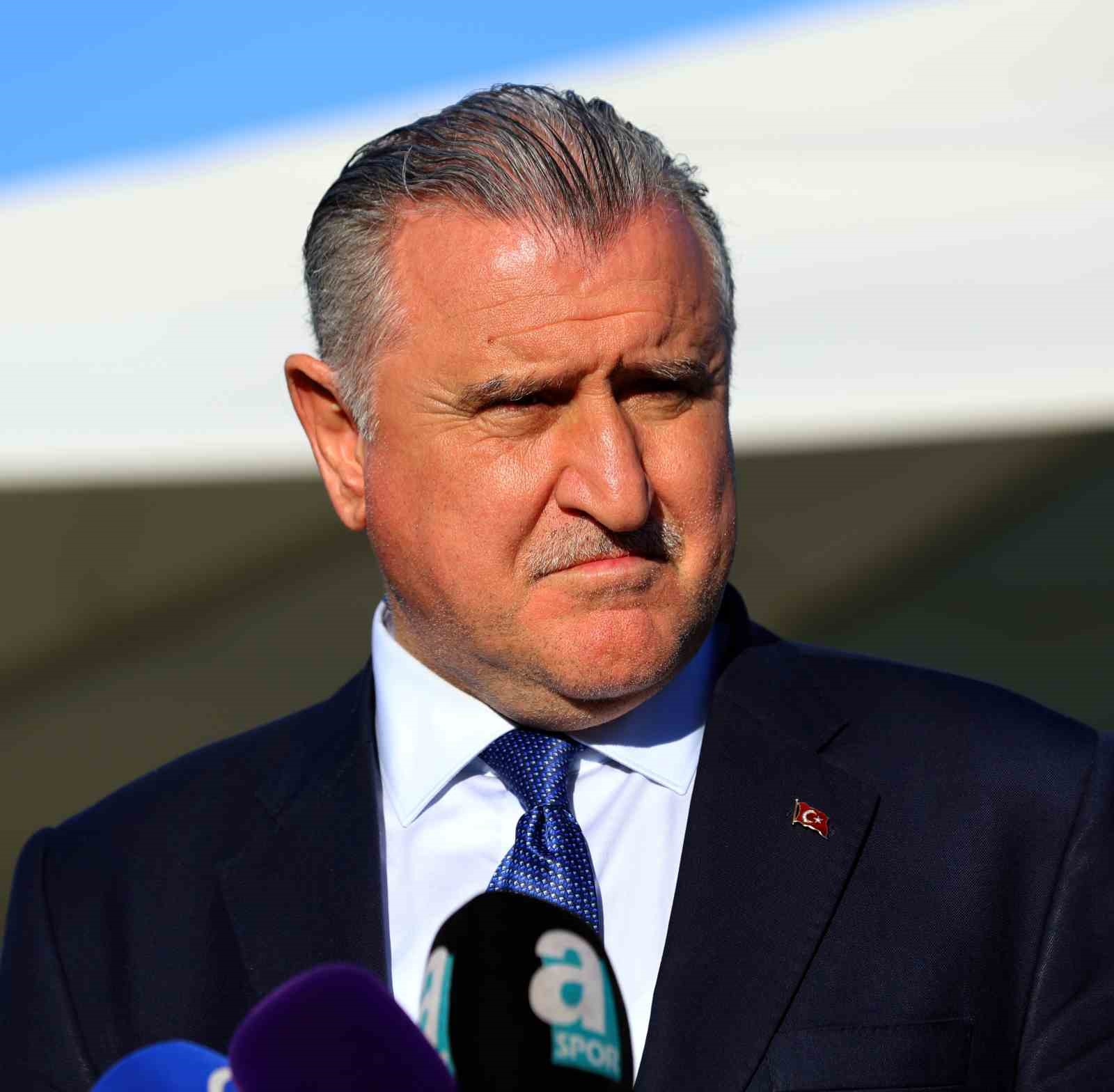 Bakan Osman Aşkın Bak: "Milli takımımız Dünya Kupası’nda çok iyi işler yapacak" 5 bakan osman askin bak milli takimimiz dunya kupasinda cok iyi isler yapacak 1 433rZHdZ