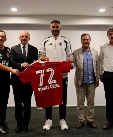 bakan-simsek-bolu-kampindaki-batman-petrolsporu-ziyaret-etti-WnabsK4X.jpg