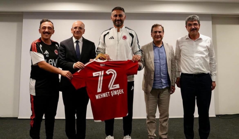 bakan-simsek-bolu-kampindaki-batman-petrolsporu-ziyaret-etti-WnabsK4X.jpg