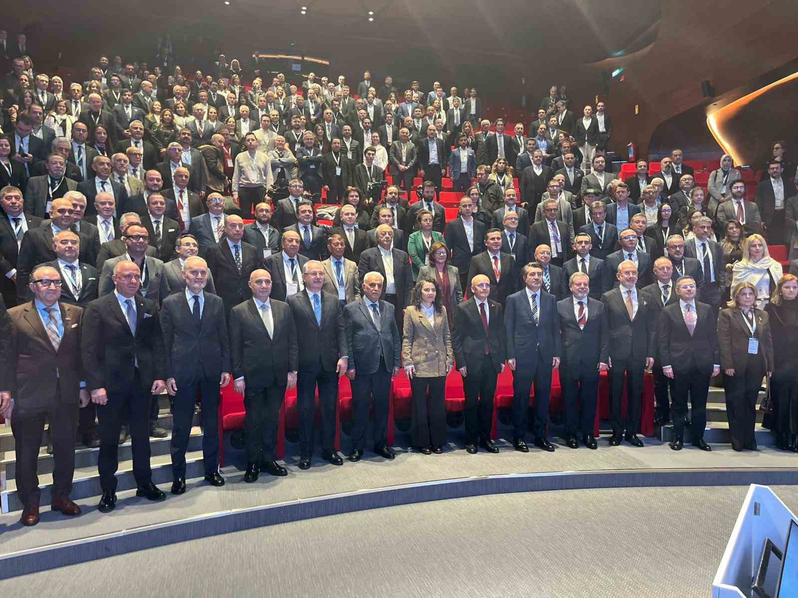 bakan simsek cumhurbaskanimizin liderliginde bu ulke 20 yildir dunyayi cok daha iyi okumus 3 3lU1Lv9p