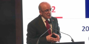 bakan-simsek-cumhurbaskanimizin-liderliginde-bu-ulke-20-yildir-dunyayi-cok-daha-iyi-okumus-gCYJezXg.jpg