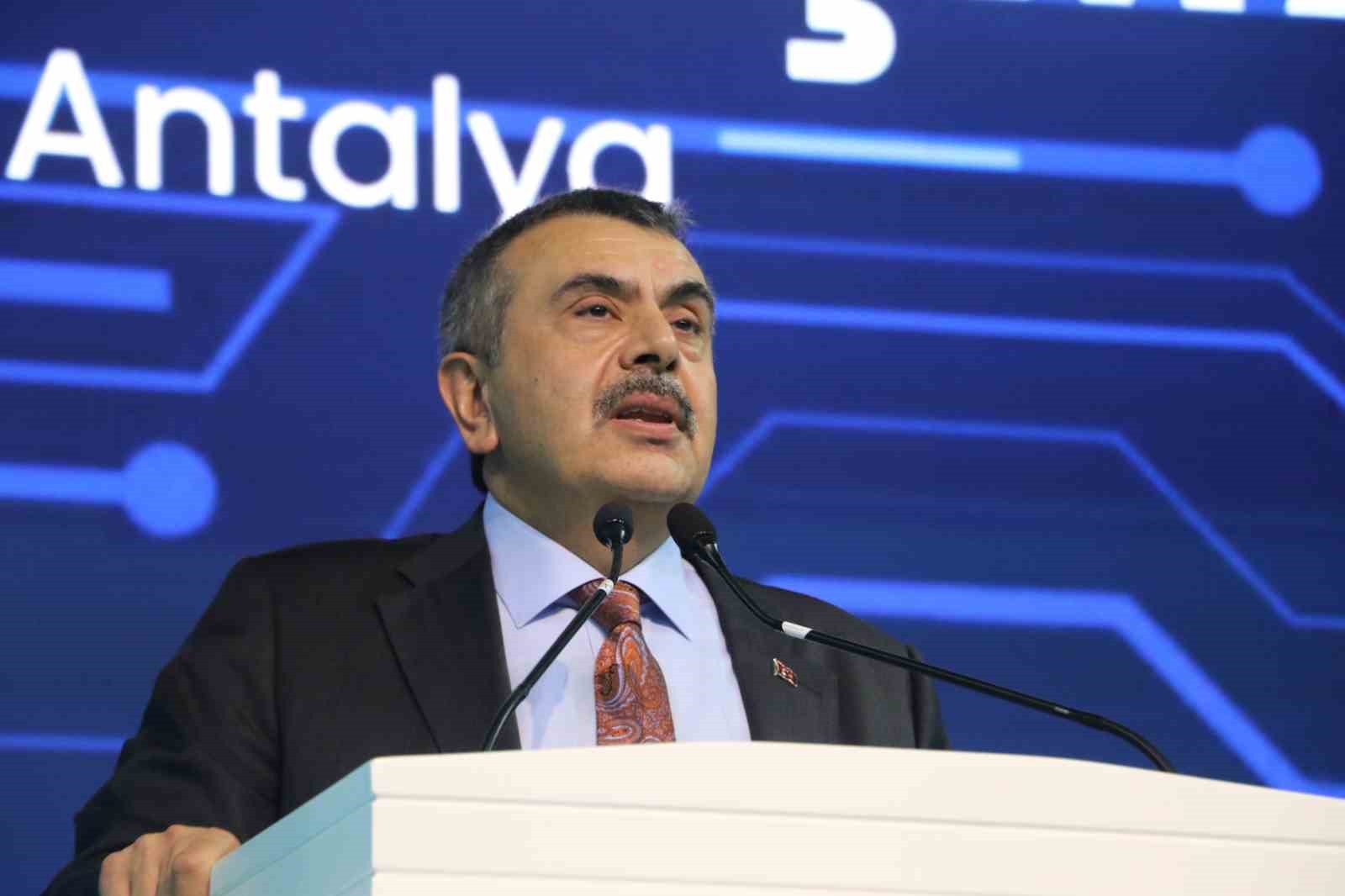 bakan tekin 100 ortaogretim ogrencisinin 43u mesleki egitime kayit yaptirdi 2 OrhXMvM4