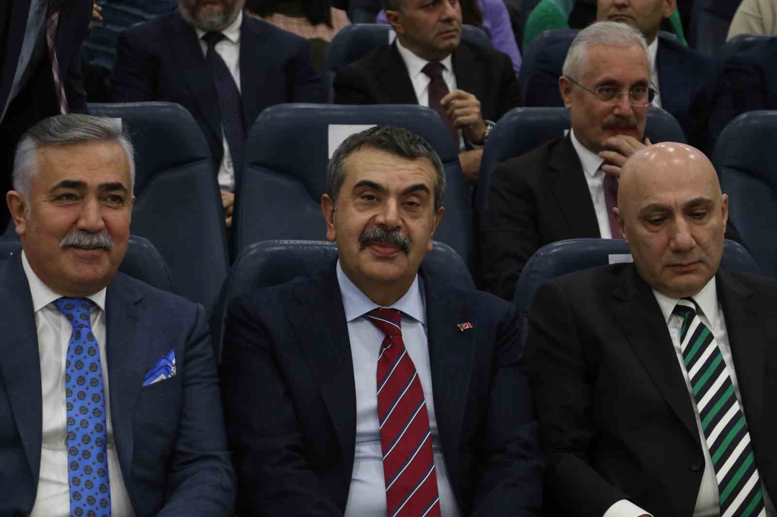 Bakan Tekin: "2024 yılı yaz ayında Mesleki ve Teknik Eğitim Politika belgesi yayınladık ve bu anlamdaki iş birliklerimizi bir adım daha öteye taşıdık" 5 bakan tekin 2024 yili yaz ayinda mesleki ve teknik egitim politika belgesi yayinladik ve 4B6lu5Gk