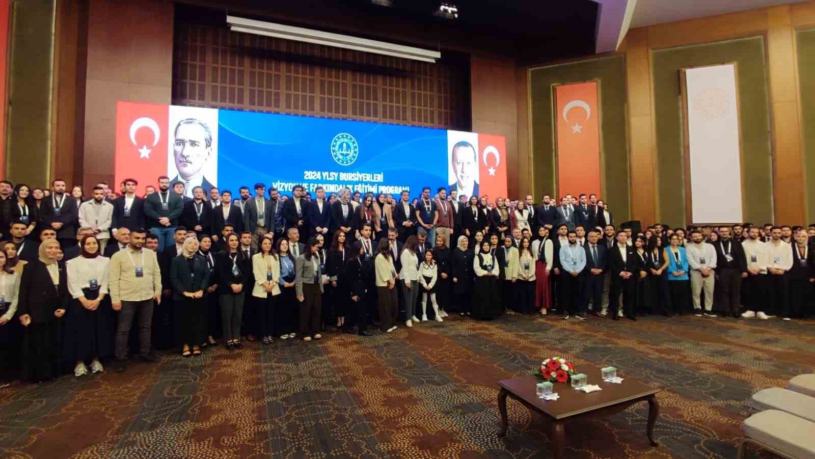 bakan tekin 45 farkli ulkede 2 bin 785 bursiyerimiz var 3 5NP7L4OS