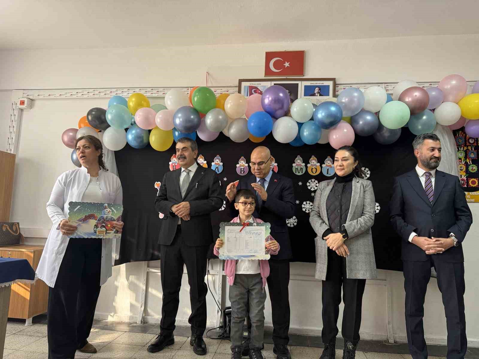 bakan tekin agrida ogrencilerin karne heyecanina ortak oldu 4 6UD4yLU4