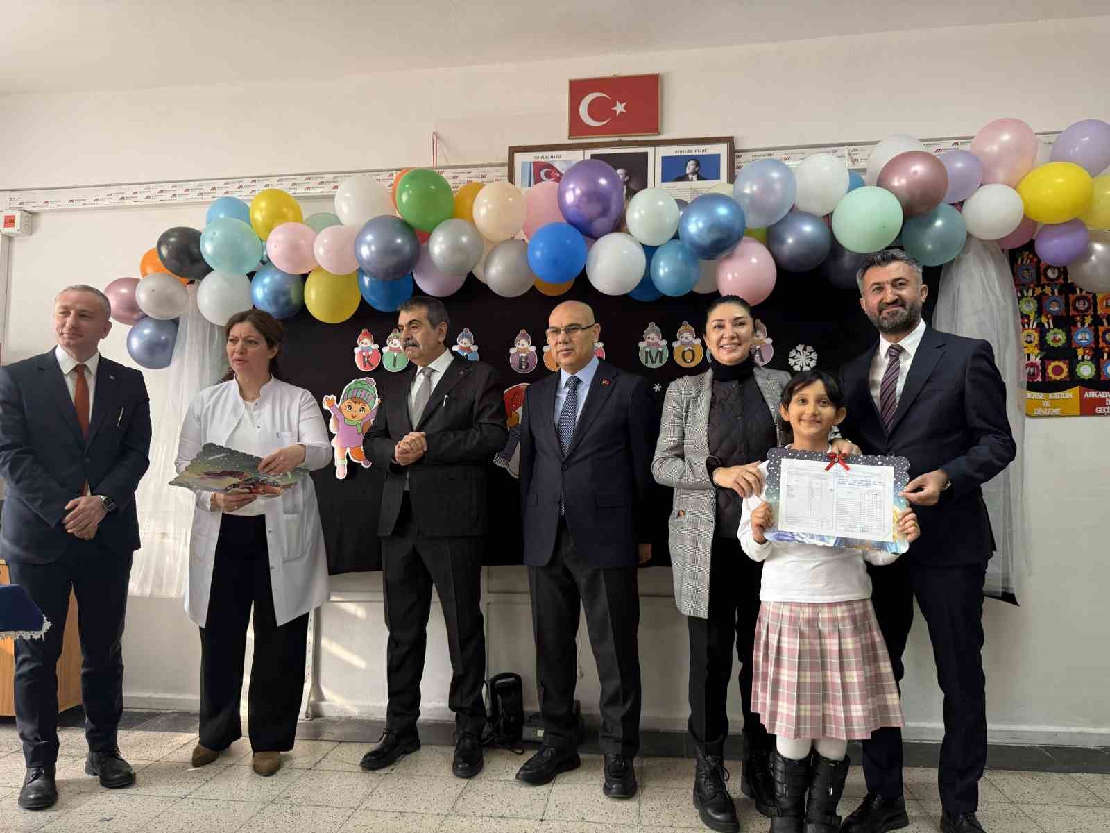 bakan tekin agrida ogrencilerin karne heyecanina ortak oldu 5 dU3U3b2I