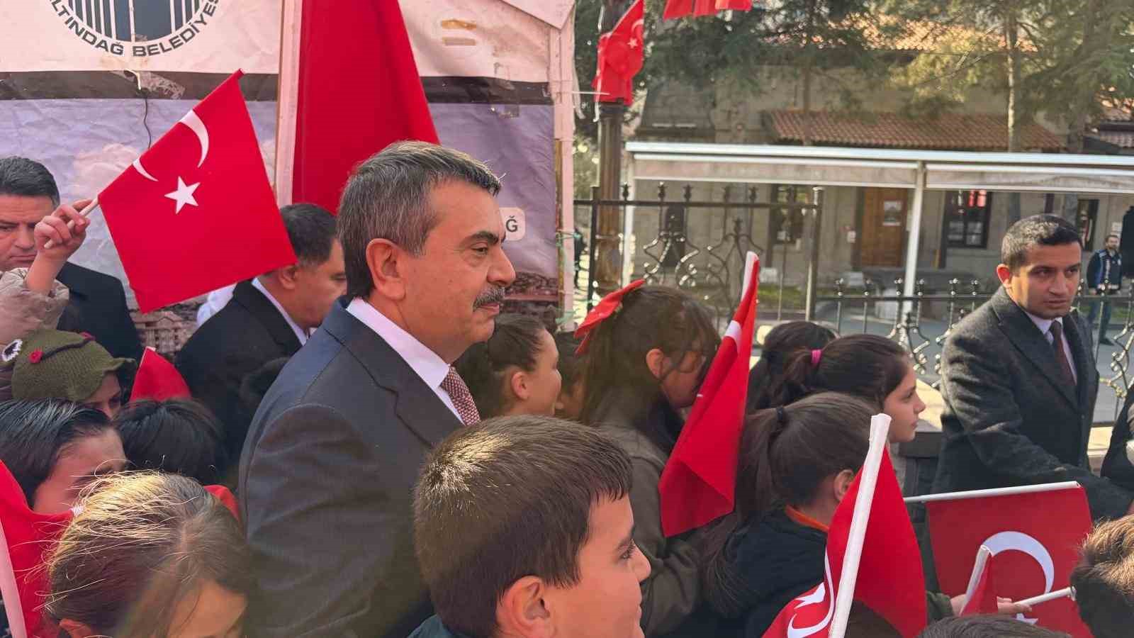 bakan tekin bagimsizligimiz bayragimiz ve ezanimiz ilelebet varligini surdurecektir 3 IbS8U9rv