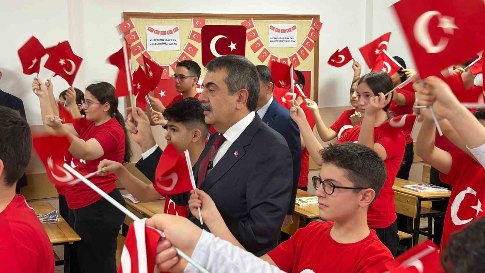 Bakan Tekin: "Bağımsızlığımızın asıl savunucusu bireyleri yetiştirmek bizim işimiz" 7 bakan tekin bagimsizligimizin asil savunucusu bireyleri yetistirmek bizim isimiz 3 pyXNb5rA