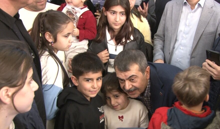 bakan tekin ben ozgur ozel kadar midesi genis bir adam degilim 1 CP8XQINf