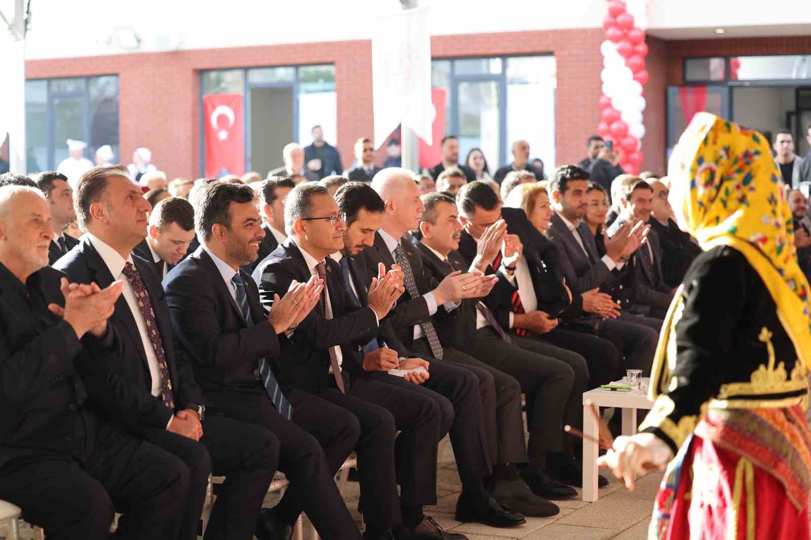 Bakan Tekin: "Bu yıl Türkiye Cumhuriyeti devletimizin bütçesinin yaklaşık yüzde 15’i eğitime ayrıldı" 13 bakan tekin bu yil turkiye cumhuriyeti devletimizin butcesinin yaklasik yuzde 15i egitime ayrildi 9 wGOXkbYM
