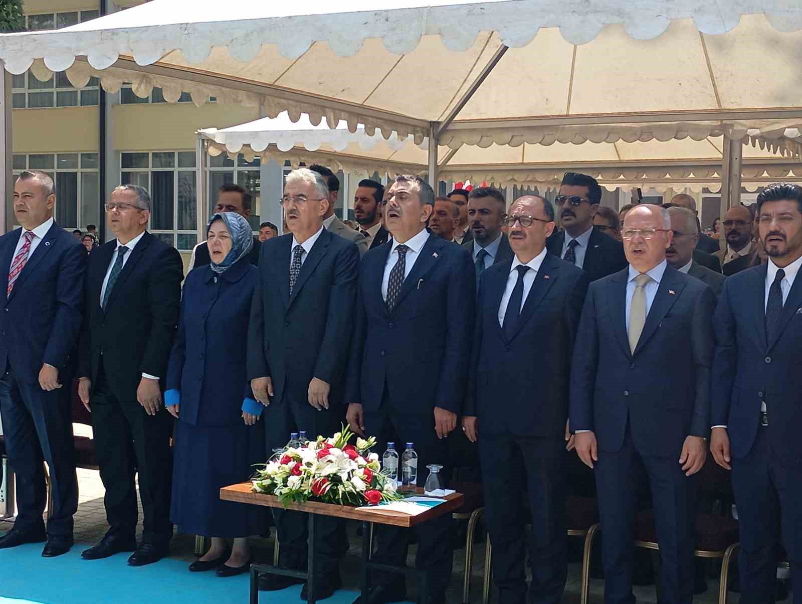 bakan tekin bursada cinar altinda turku soyledi anadolu peynirlerini tatti 1 4zKU3jAX