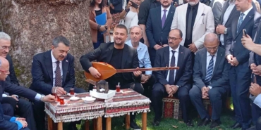 bakan-tekin-bursada-cinar-altinda-turku-soyledi-anadolu-peynirlerini-tatti-Z9bLJvhG.jpg