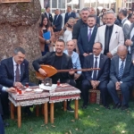 bakan-tekin-bursada-cinar-altinda-turku-soyledi-anadolu-peynirlerini-tatti-g9dxVKjL.jpg
