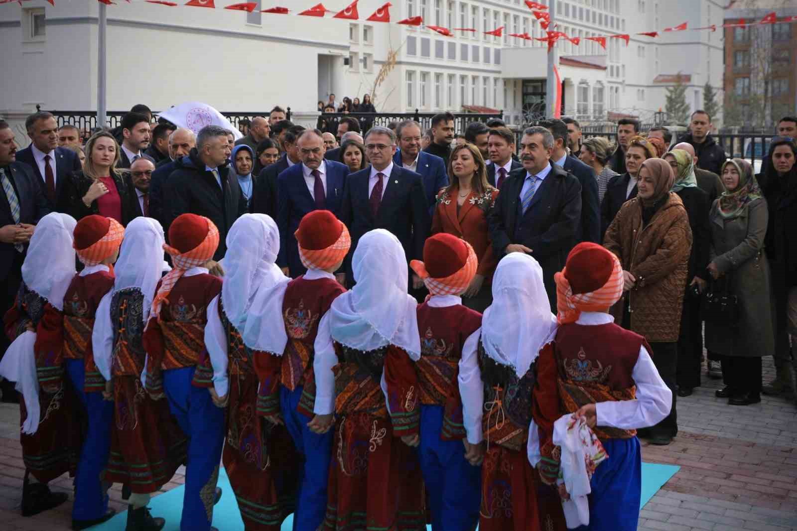 bakan tekin butun cocuklar ozeldir 0 kiOG41V6