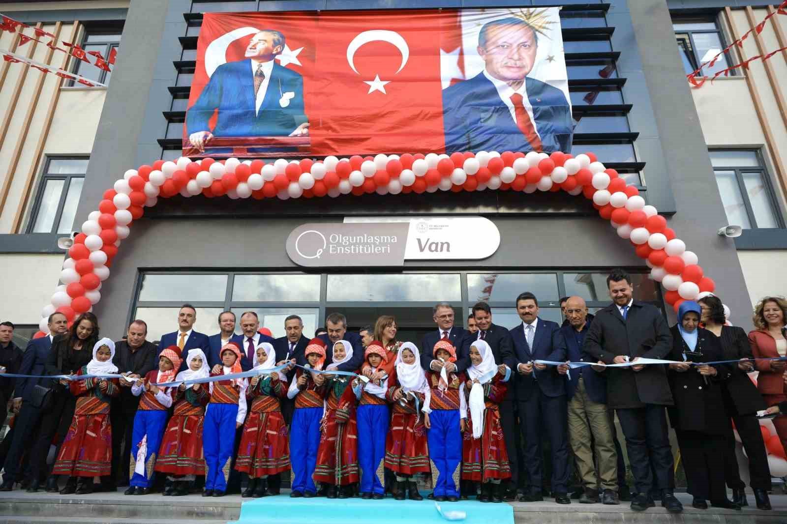 bakan tekin butun cocuklar ozeldir 2 qfc4jTZF