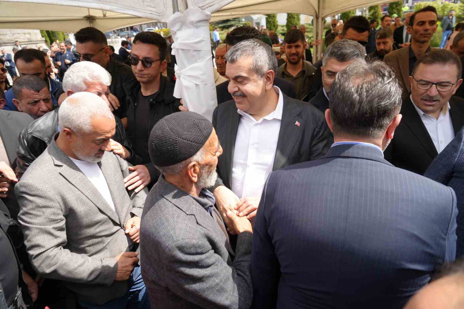 bakan tekin chpdeki olaylar bu olayin arkasinda baska bir saibe aramaya gerek yok yeterince V8bAeqcH