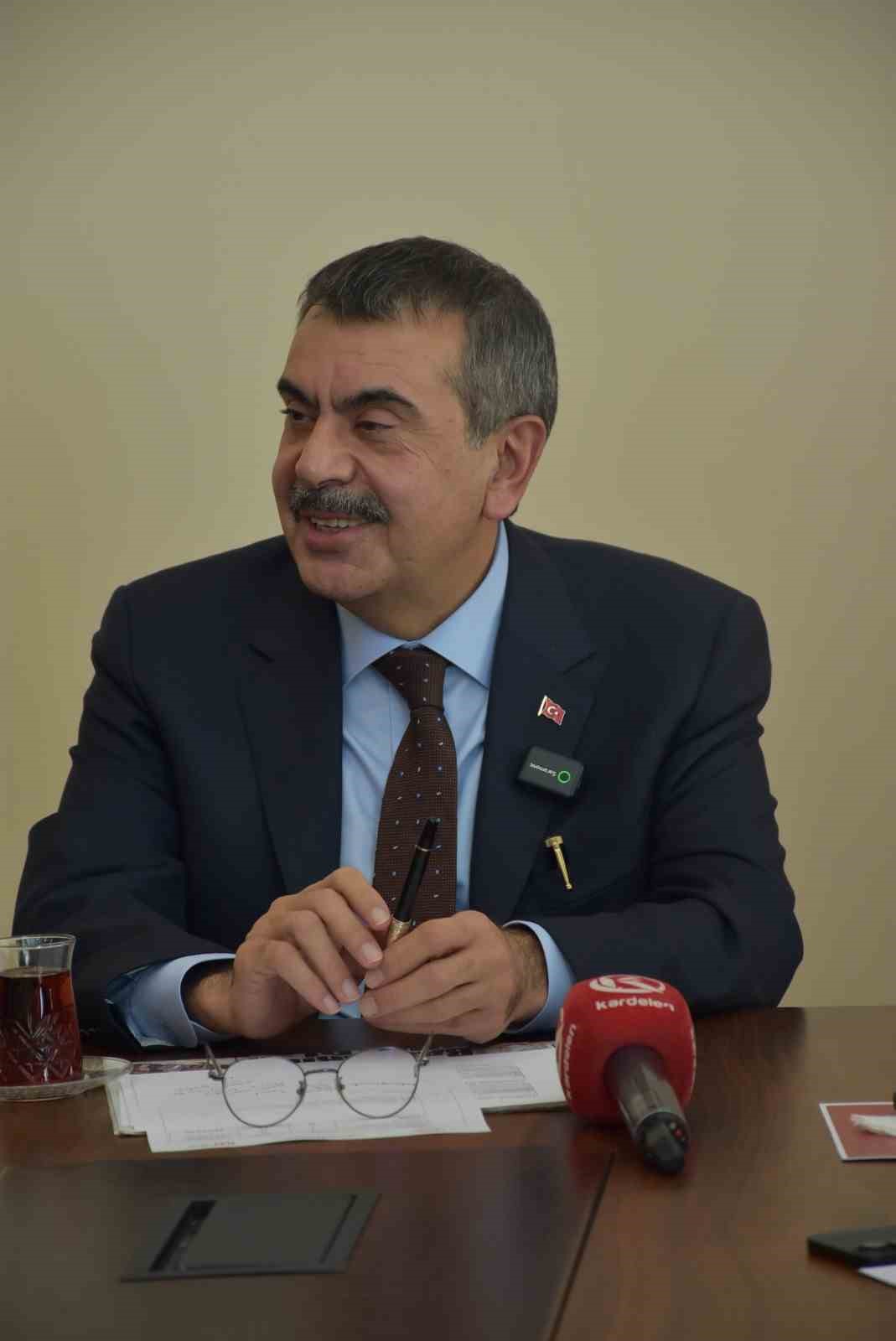 Bakan Tekin: "CHP’liler 12 yıllık zorunlu eğitime ne demişler görsünler, oynadıkları bir tiyatro, makul önerileri varsa dinlerim" 7 bakan tekin chpliler 12 yillik zorunlu egitime ne demisler gorsunler oynadiklari bir tiyatro makul 4YfMRyDE
