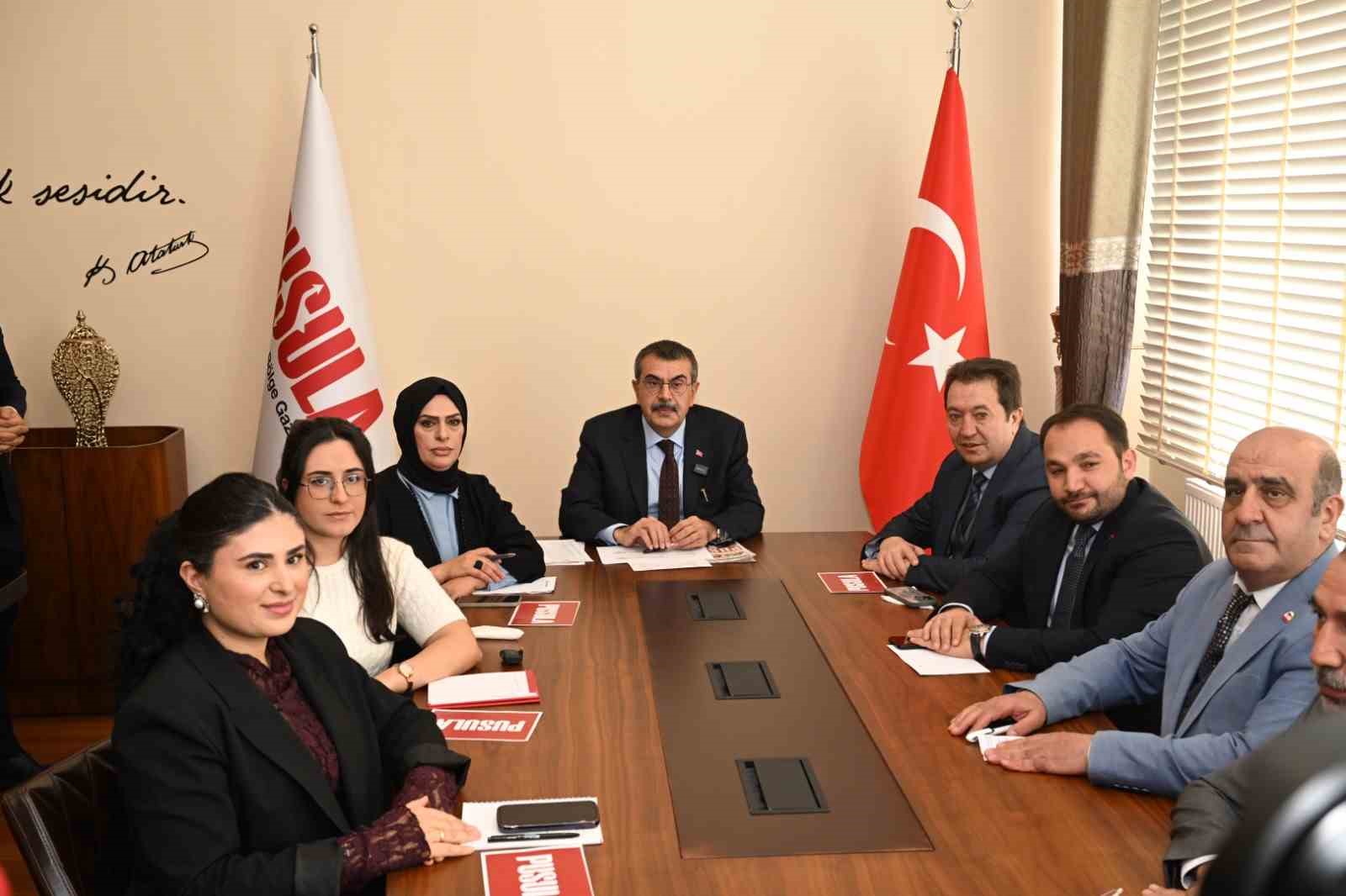 Bakan Tekin: "CHP’liler 12 yıllık zorunlu eğitime ne demişler görsünler, oynadıkları bir tiyatro, makul önerileri varsa dinlerim" 4 bakan tekin chpliler 12 yillik zorunlu egitime ne demisler gorsunler oynadiklari bir tiyatro makul IjIhh6lE