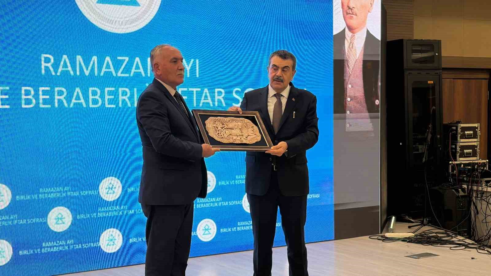 Bakan Tekin: "Çocuklarımızın ve gençlerimizin birbirine daha dikkatle baktığı iklimi kuvvetlendirmek zorundayız" 6 bakan tekin cocuklarimizin ve genclerimizin birbirine daha dikkatle baktigi iklimi kuvvetlendirmek zorundayiz 2 M6Oun2JD