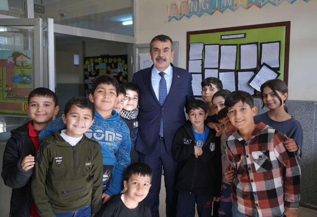 Bakan Tekin: "Depremden etkilenen 11 ilimizin tamamında devam eden yatırımlarımızla yüzde 15 daha fazla dersliğimiz olacak" 9 bakan tekin depremden etkilenen 11 ilimizin tamaminda devam eden yatirimlarimizla yuzde 15 daha fazla alhsrKgt