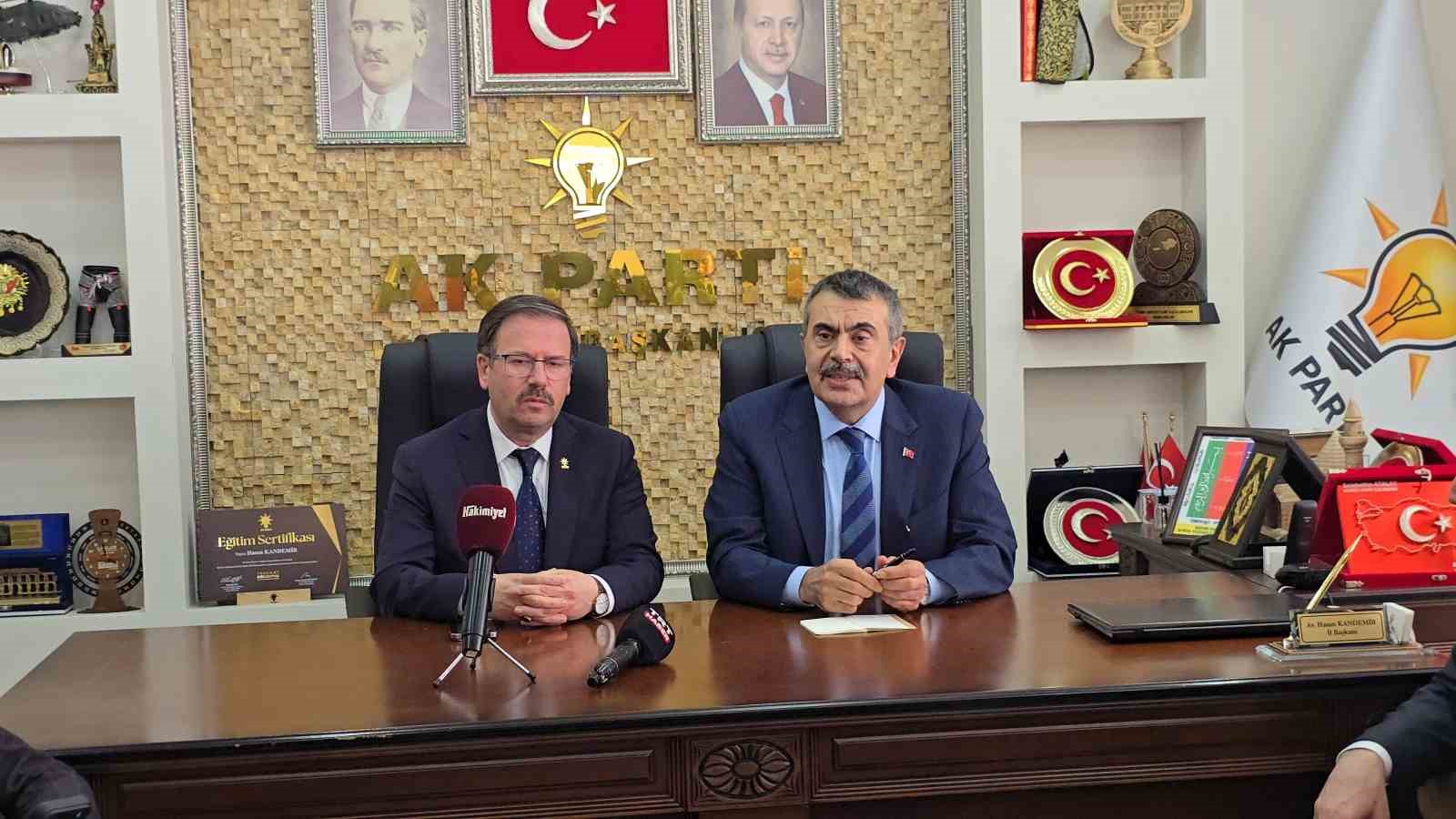 bakan tekin derslik basina dusen ogrenci sayisi turkiye genelinde 20li rakamlara dustu 1 UzFadlOA