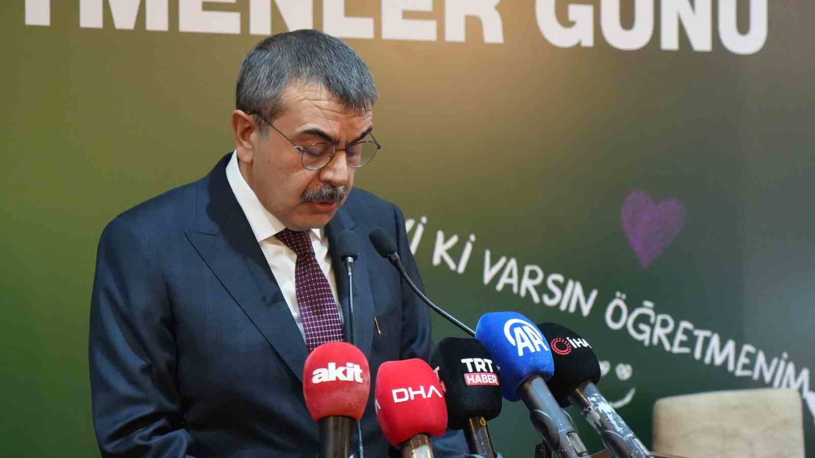 bakan tekin dunya cok hizli degisiyor insan degisiyor biz de bu degisimi anlamlandirmakla mukellef QSQgQnBN