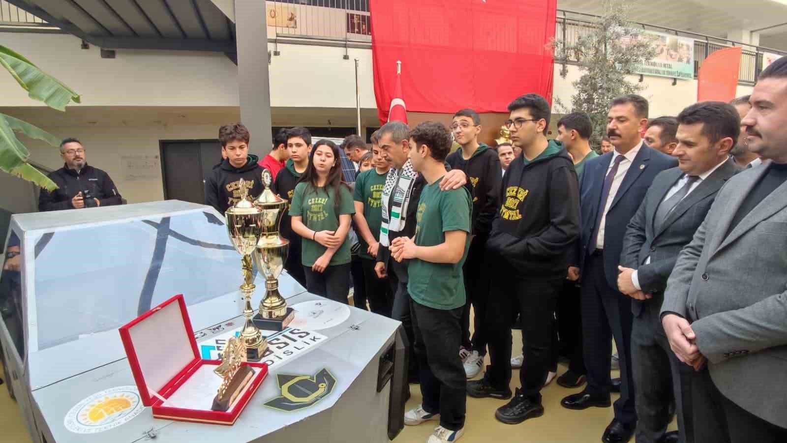 bakan tekin dunyadaki egitim sektoruyle herkesin insan haklarina egemen olacagina inaniyorum 5 i4YvcymB