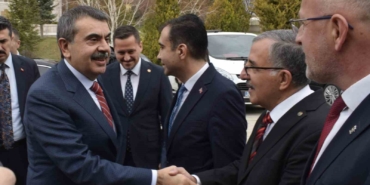 bakan-tekin-egitim-calisanlarina-yonelik-siddetin-azaltilmasi-icin-caba-gosteriyoruz-rgXpqbP2.jpg