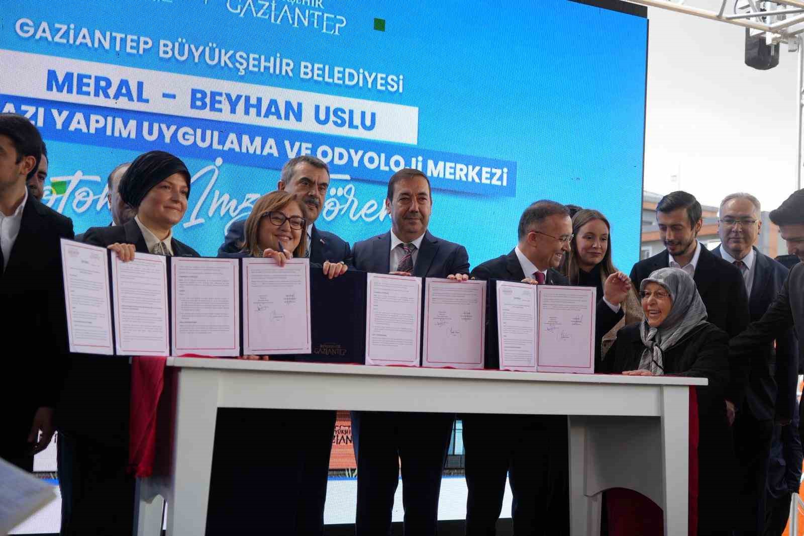 bakan tekin egitime uygunlugunu tespit etmedigimiz yerlerde cocuklarimizin vakit gecirmelerine musaade edemeyiz 2 XUmvIS3f