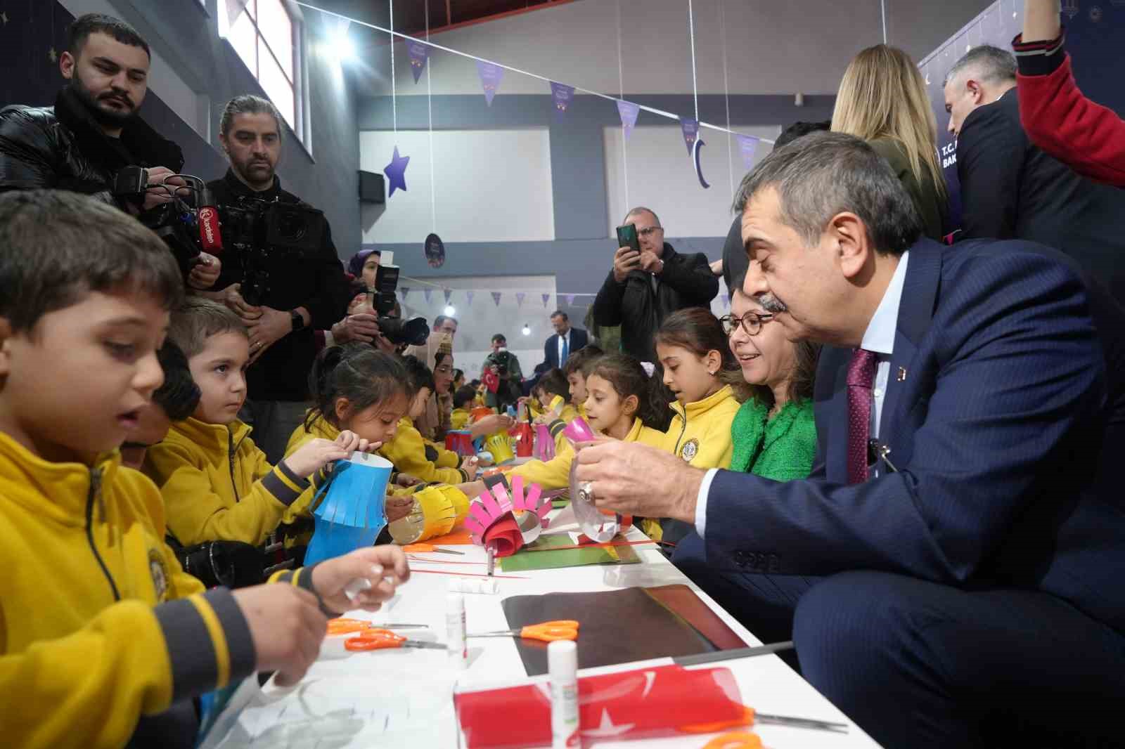 bakan tekin erzurumda cocuklarla ramazan senliginde bulustu 5 6yyUtOfD