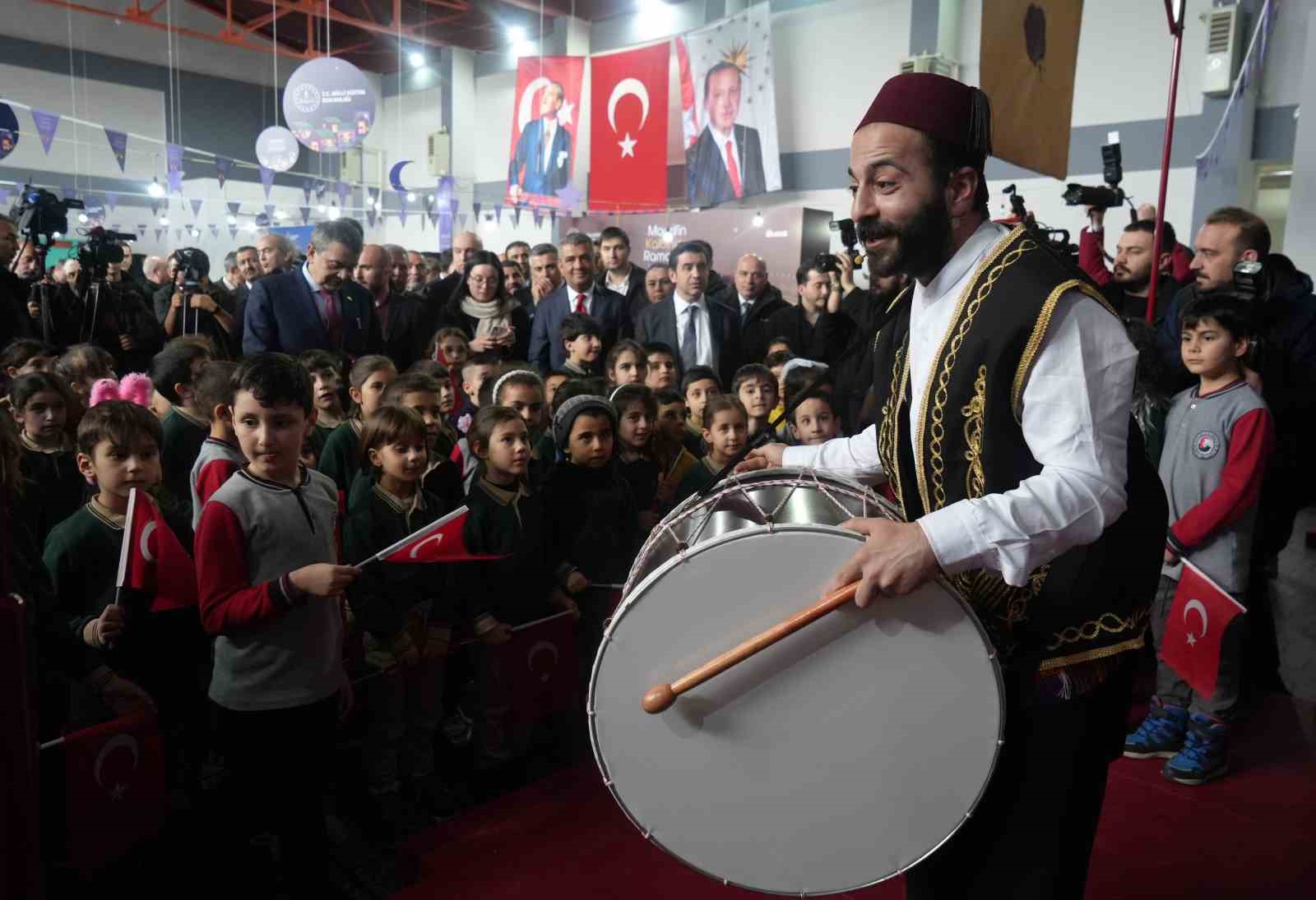 bakan tekin erzurumda cocuklarla ramazan senliginde bulustu 8 hgCGLz91