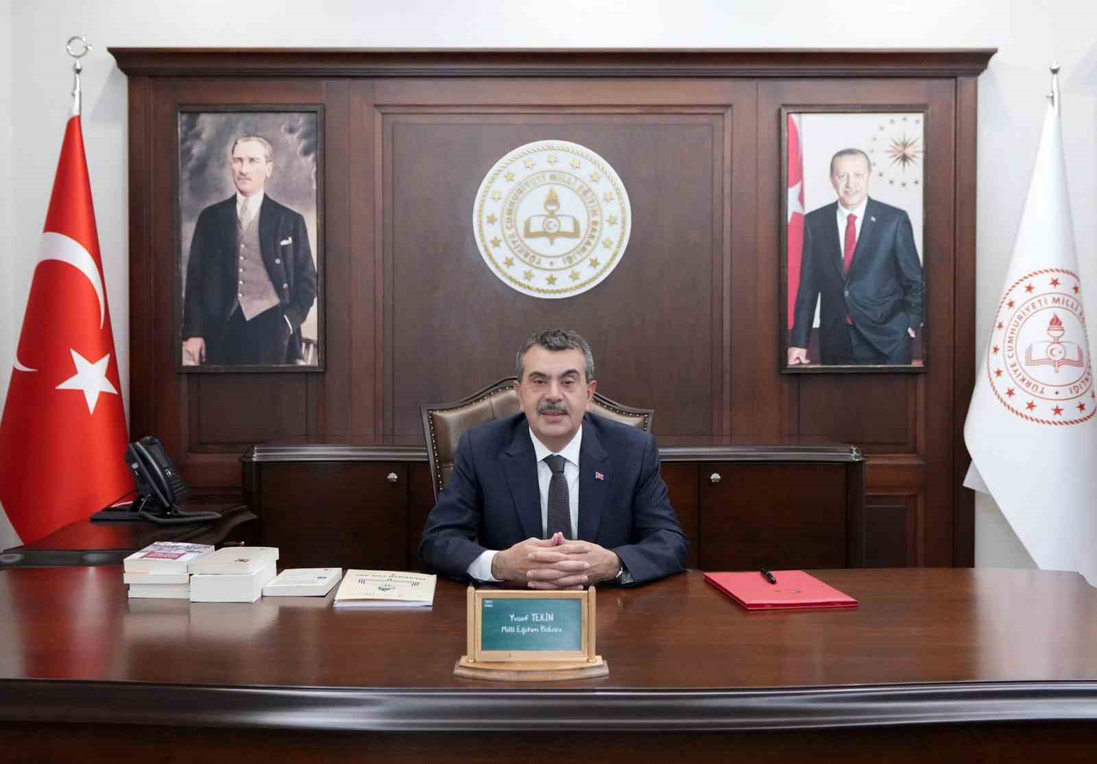 bakan tekin evlatlarimizin karne heyecanini ictenlikle paylasiyorum 0 LLpytt2J
