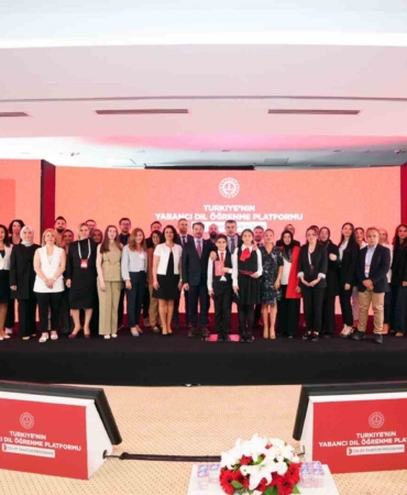 bakan-tekin-fatih-projesinden-ebaya-kadar-uzanan-dijital-altyapiyi-kurduk-ve-ulkenin-en-ucra-rFJ1pFsa.jpg