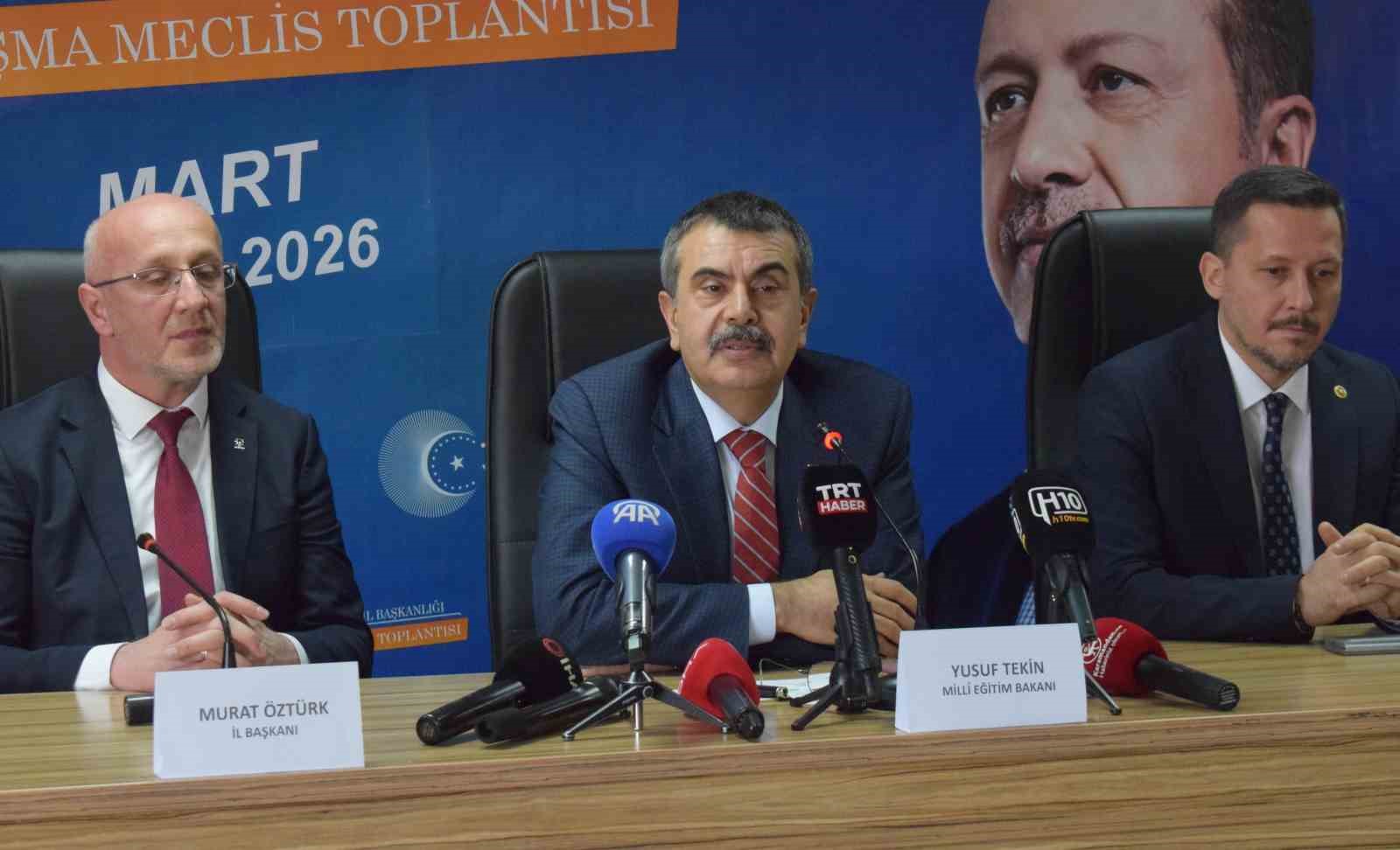 bakan tekin fatma ogretmenin adi gorev yaptigi okula verildi 0 4sgcJNYF