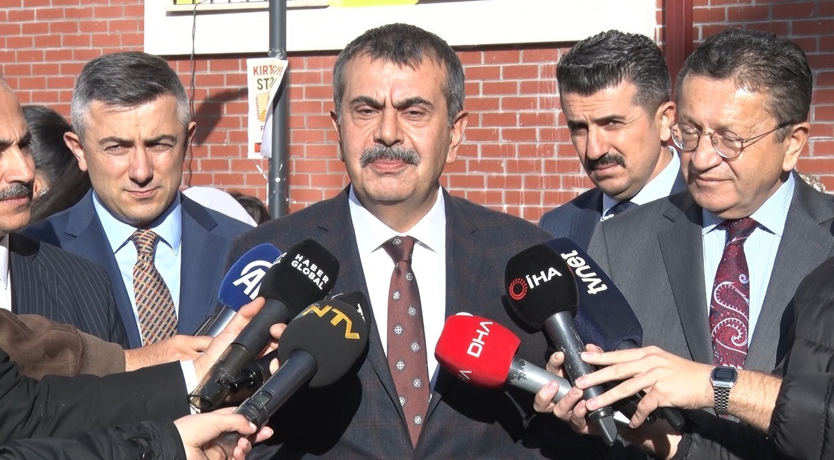 bakan tekin gazzenin yeniden insasi icin uzerimize duseni yapalim dedik 1 VahBCJzk