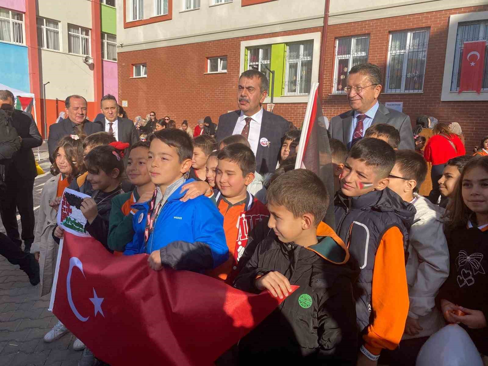 bakan tekin gazzenin yeniden insasi icin uzerimize duseni yapalim dedik 4 2QYZgAGq
