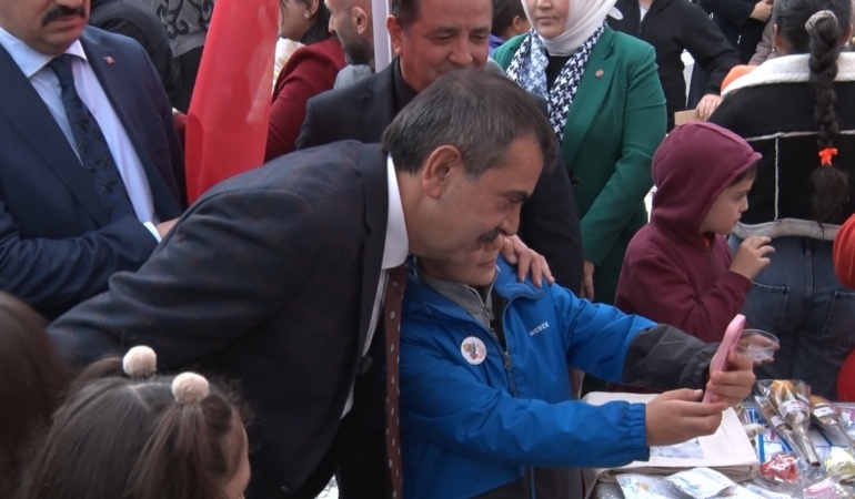 bakan-tekin-gazzenin-yeniden-insasi-icin-uzerimize-duseni-yapalim-dedik-H7CO2DmP.jpg