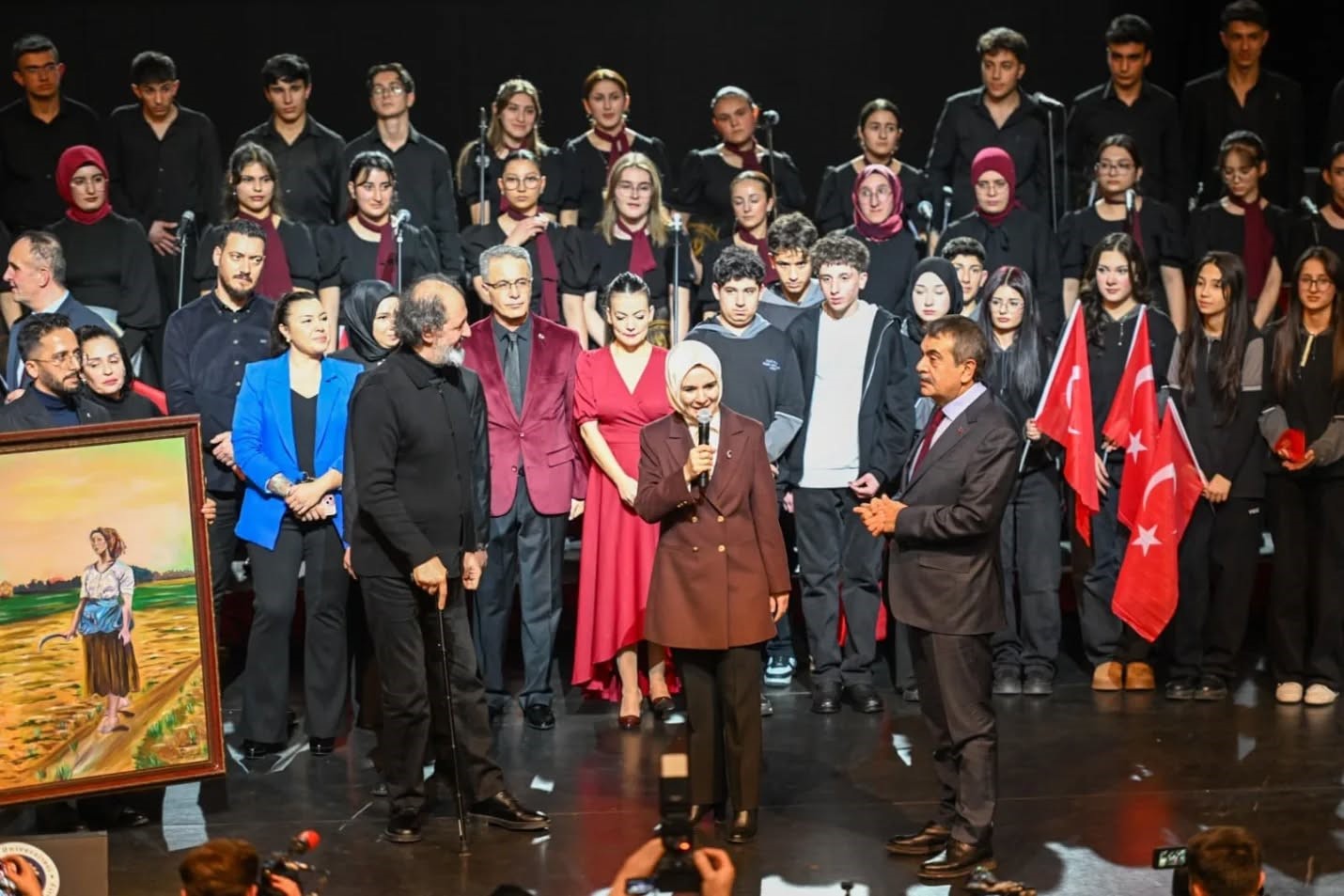 Bakan Tekin: "Geçmişine bağlı, gelecekten ümitli gençler yetiştirmek istiyoruz" 10 bakan tekin gecmisine bagli gelecekten umitli gencler yetistirmek istiyoruz 6 5GJqIHOF