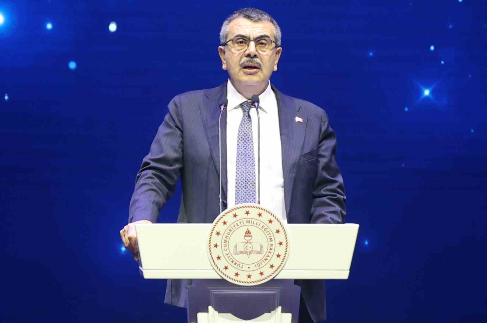 bakan tekin genclerimizin ruh dunyasi algoritmalarin merhametine birakilmamali 1 yjkPCif2