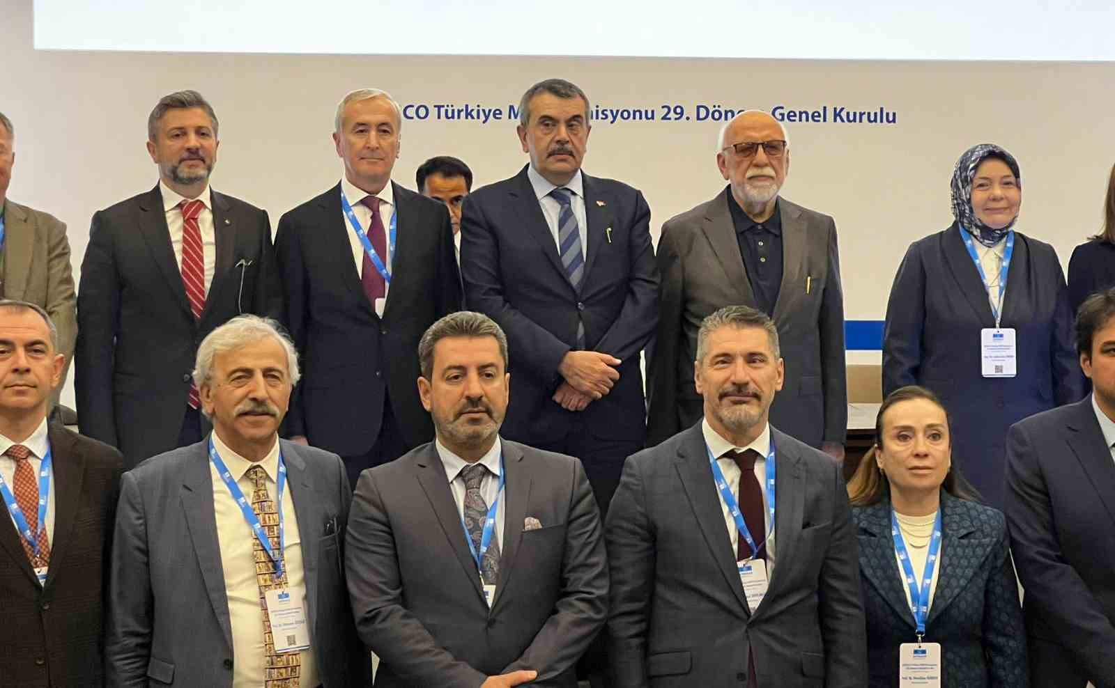 bakan tekin her bir ogrencimizi gelecege en iyi sekilde hazirlamak icin calismalarimizi kararlilikla surduruyoruz lrzdDcLV