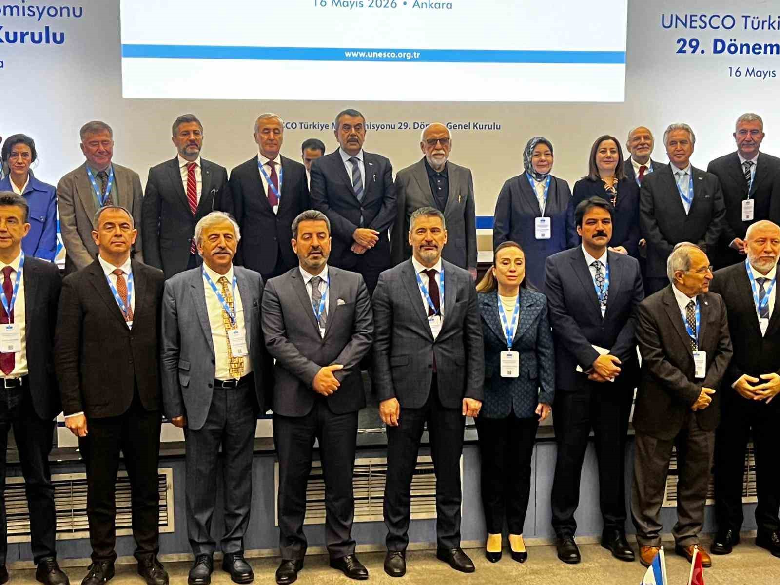 bakan tekin her bir ogrencimizi gelecege en iyi sekilde hazirlamak icin calismalarimizi kararlilikla surduruyoruz pMICn7iQ